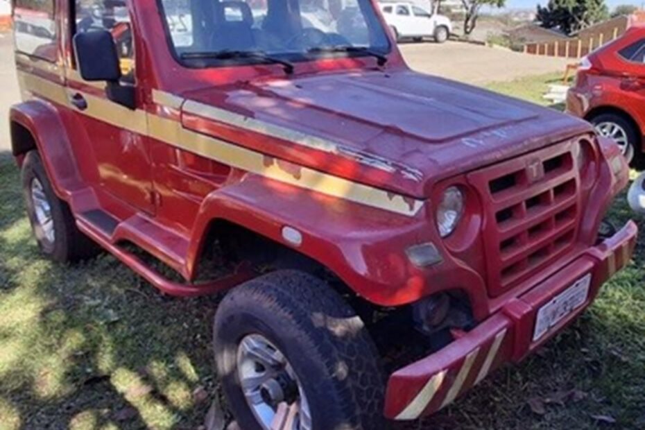 Caminhão Scania e Mercedes Benz ,Troller T4 e Jimny no leilão dos Bombeiros