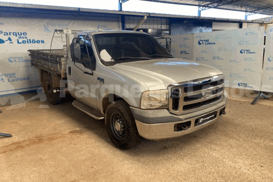 Caminhões Mercedes Benz, Ford F400, caminhontes e vans no leilão de veiculos retomados de finaciamento