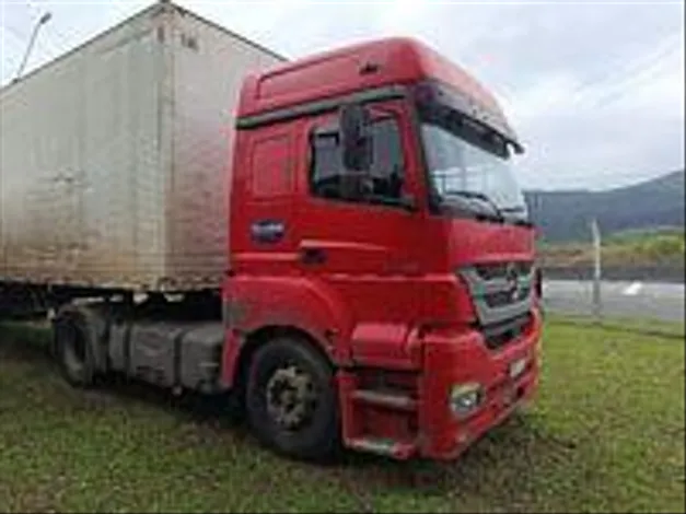Caminhões e caminhonetes no leilão da PRF