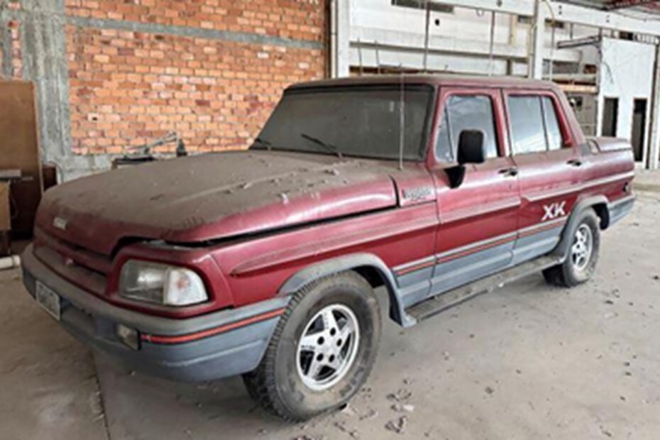 Caminhonete Ford F1000, Kombi e Gol quadrado leilão da Justiça Estadual