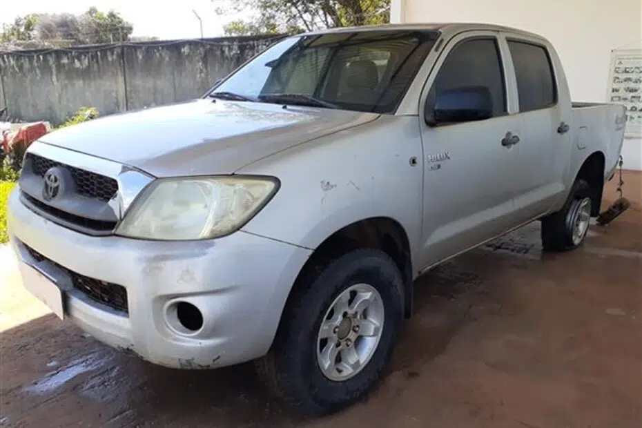 Caminhonetes Toyota Hilux e Caminhão Mercedes Benz no Leilão de frota do Governo estadual