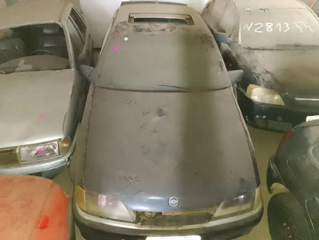 Carros clássicos como Omega, Monza, Kadett, Ecort Hobby no Leilão da PRF