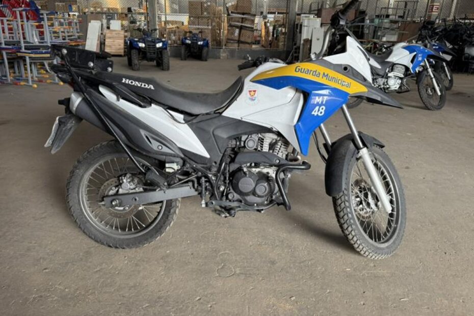 Carros como Spin, Caminhonetes e Motos Honda XRE leilão de Prefeitura