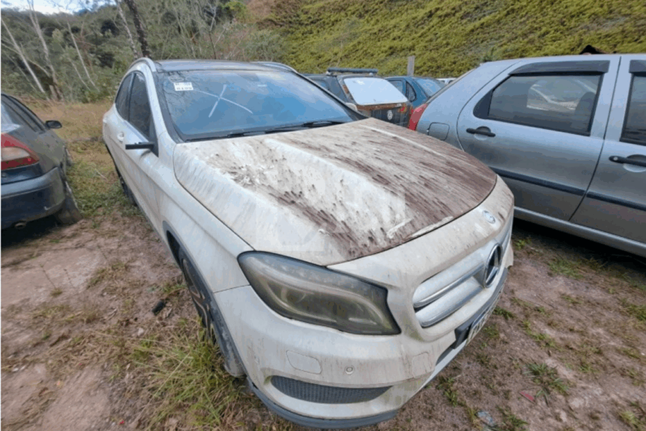 Carros de Luxo com o Mercedes Benz GLA250 e carros popular leilão do Detran