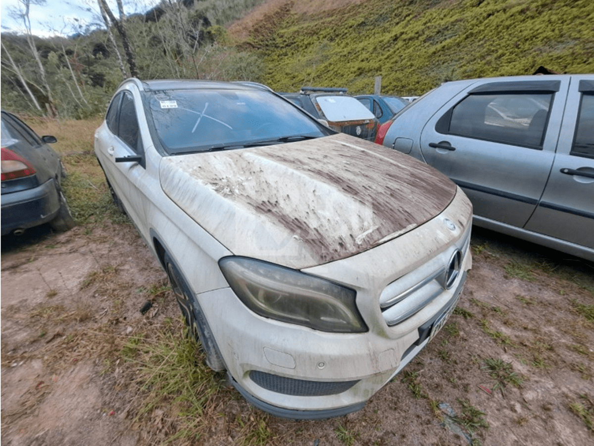 Carros de Luxo com o Mercedes Benz GLA250 e carros popular leilão do Detran