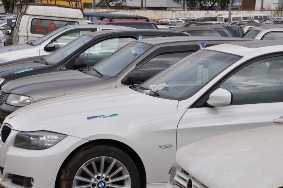 Detran-PR realiza leilão com 148 veículos em Curitiba; veja modelos e como participar