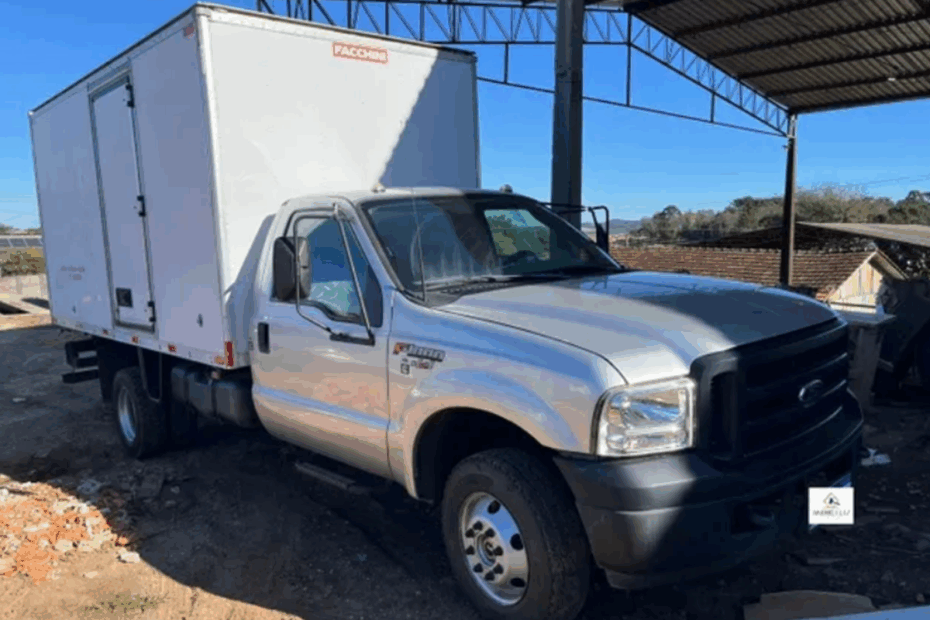 Leilão Corporativo tem caminhão Ford F350 e F4000 assim como motos Honda CG