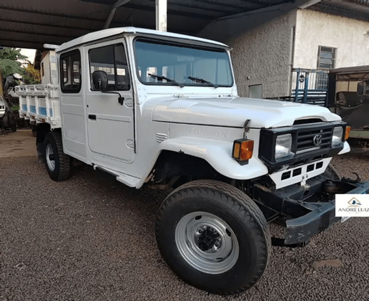 Leilão corporativo tem 10 Toyota Bandeirantes