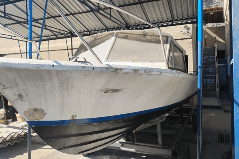 Leilão da Marinha do Brasil tem lanchas, motor de popa e Trator