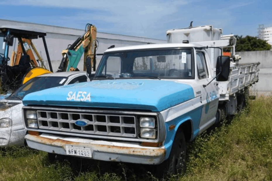 Leilão da SAESA tem caminhões Ford F400 carros e motos