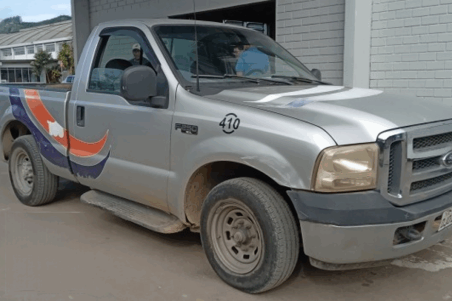 Leilão de Prefeitura tem caminhonete Ford F250, camainhão Mercedes e outros veículos