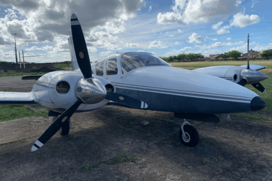 Leilão de aprenções da Polícia Federal tem Avião Embraer e caminhão Iveco