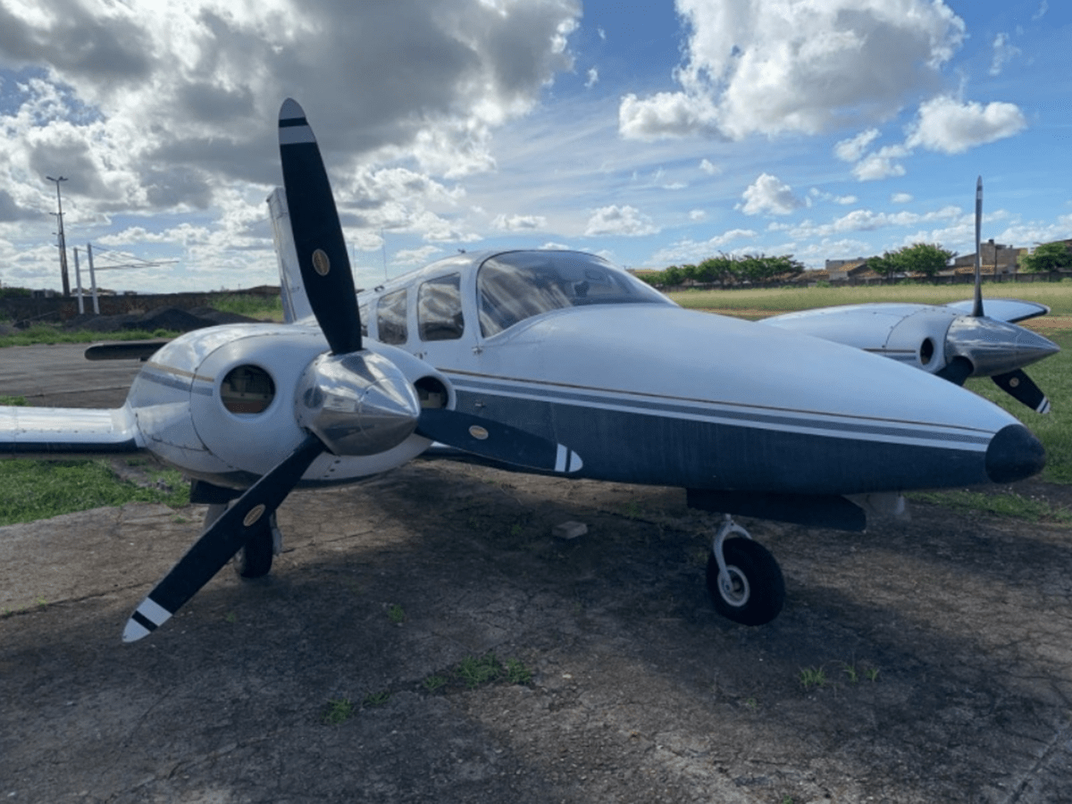 Leilão de aprenções da Polícia Federal tem Avião Embraer e caminhão Iveco