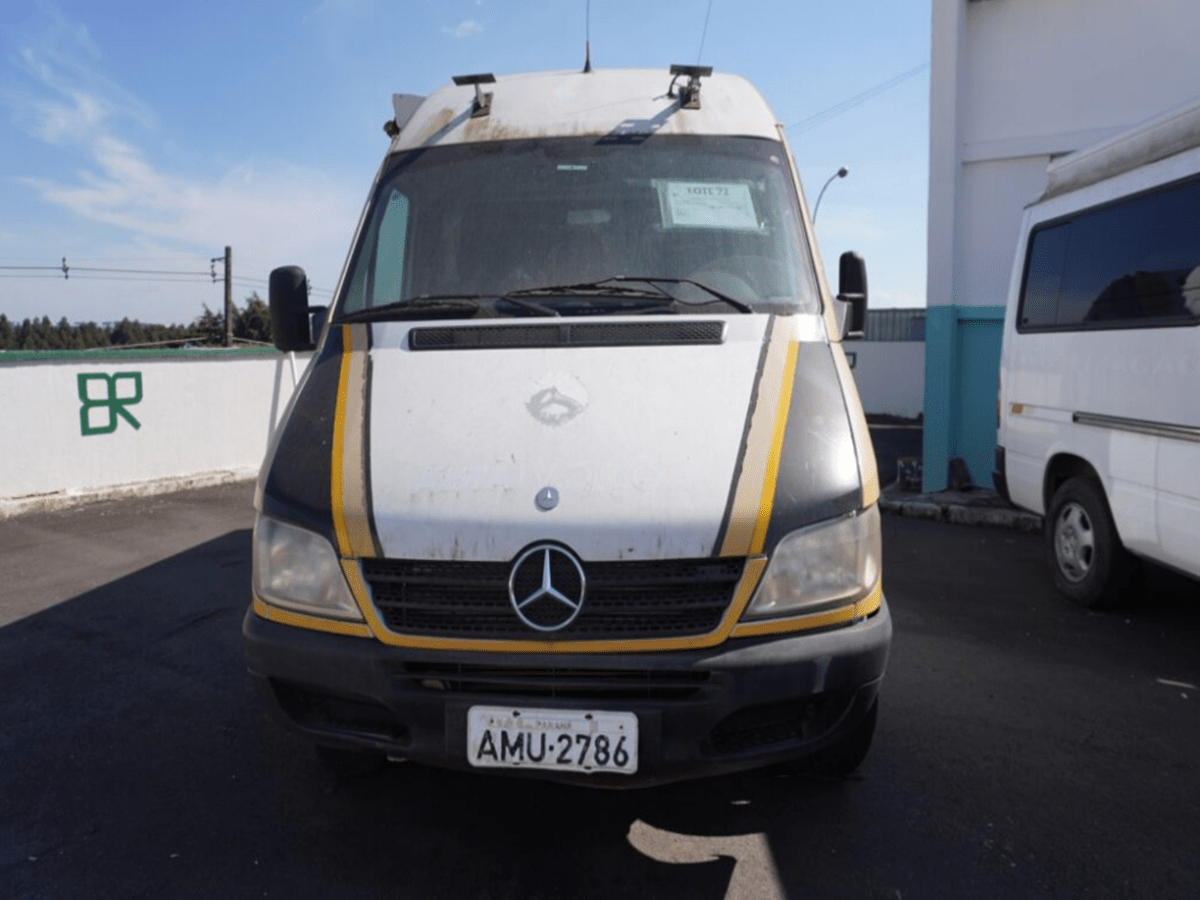 Leilão de frota do governo tem Sprinter e Kombi
