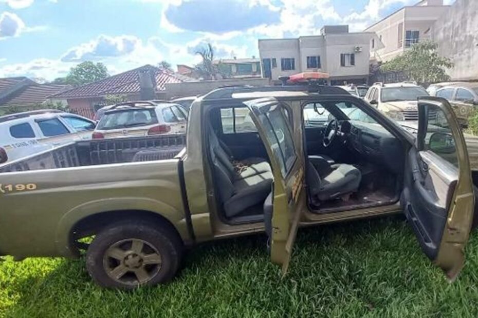 Leilão de viaturas políciais tem 14 caminhonetes