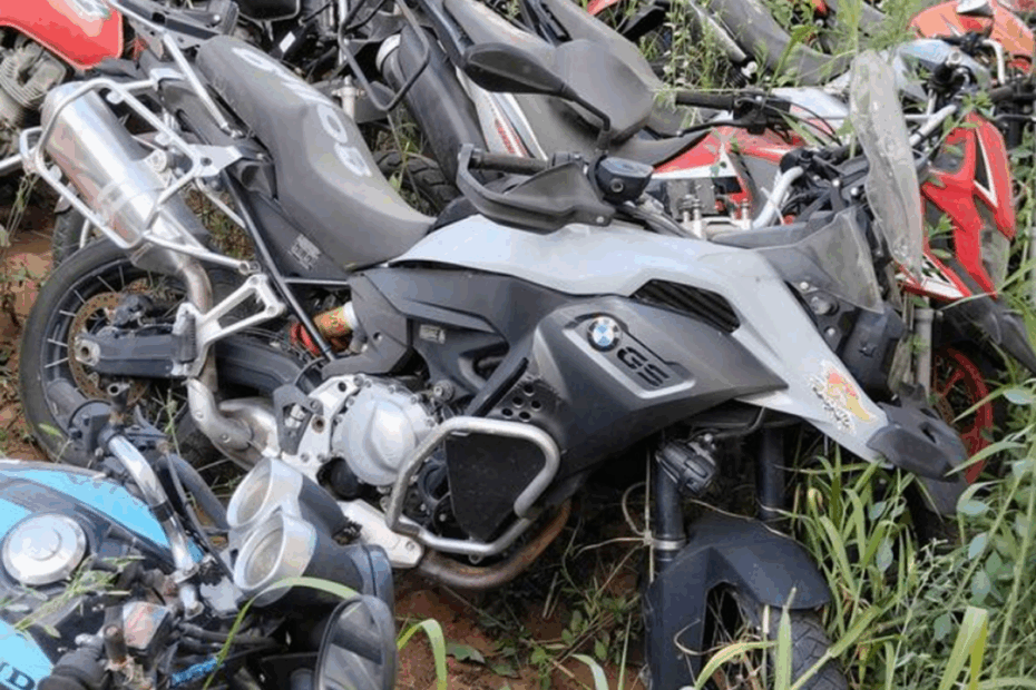 Motos BMW F850 GS e XRE leilão do DER