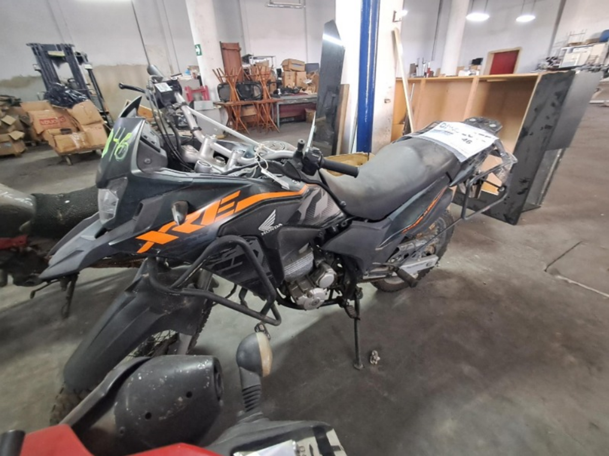 Motos BMW G310 a partir de mil Reais, Honda XRE e Biz no leilão de Trânsito