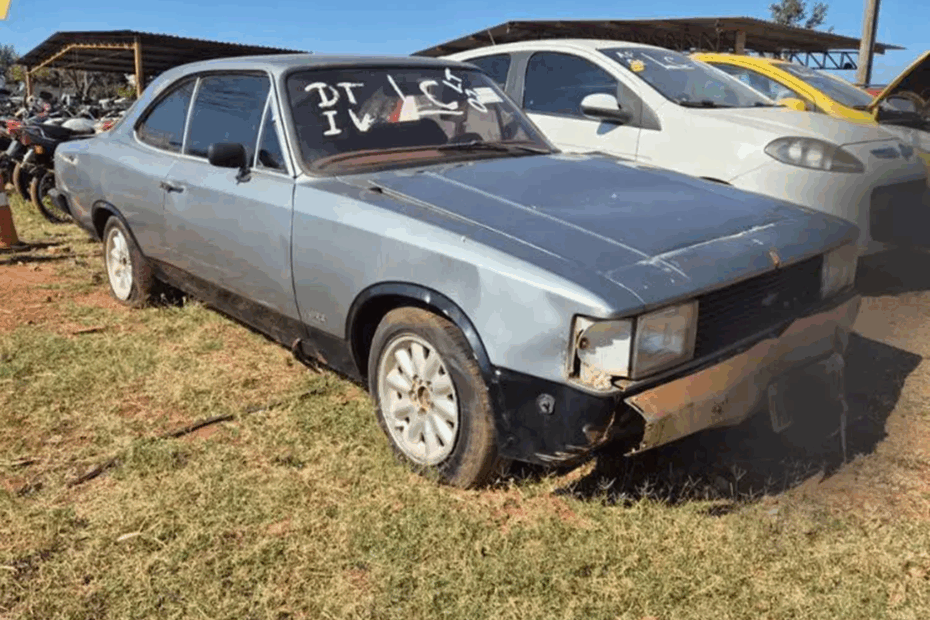 Opala 1980 é destaque em leilão do Detran