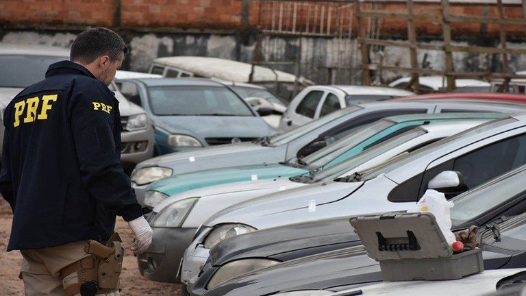 PRF realiza leilão on-line com mais de mil veículos