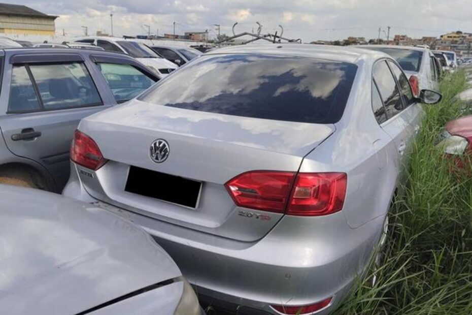 Passat Turbo, Saveiro Super Surf e outros veiculos no leilão do DER