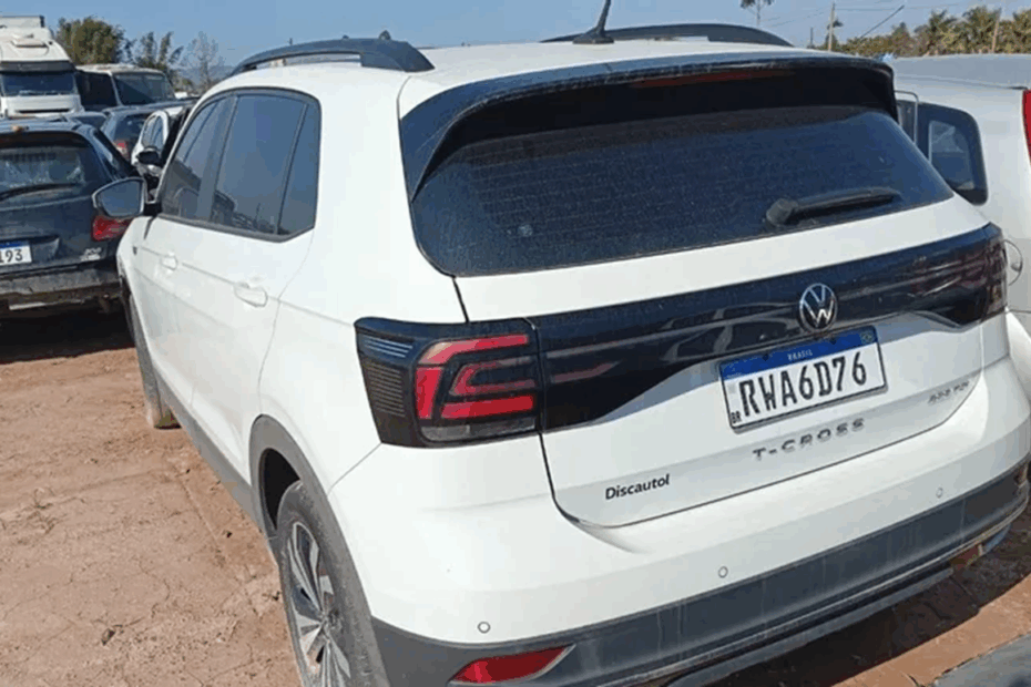 SUV de luxo como Audi Q3, Volvo XC60 e outros veículos no leilão da PRF