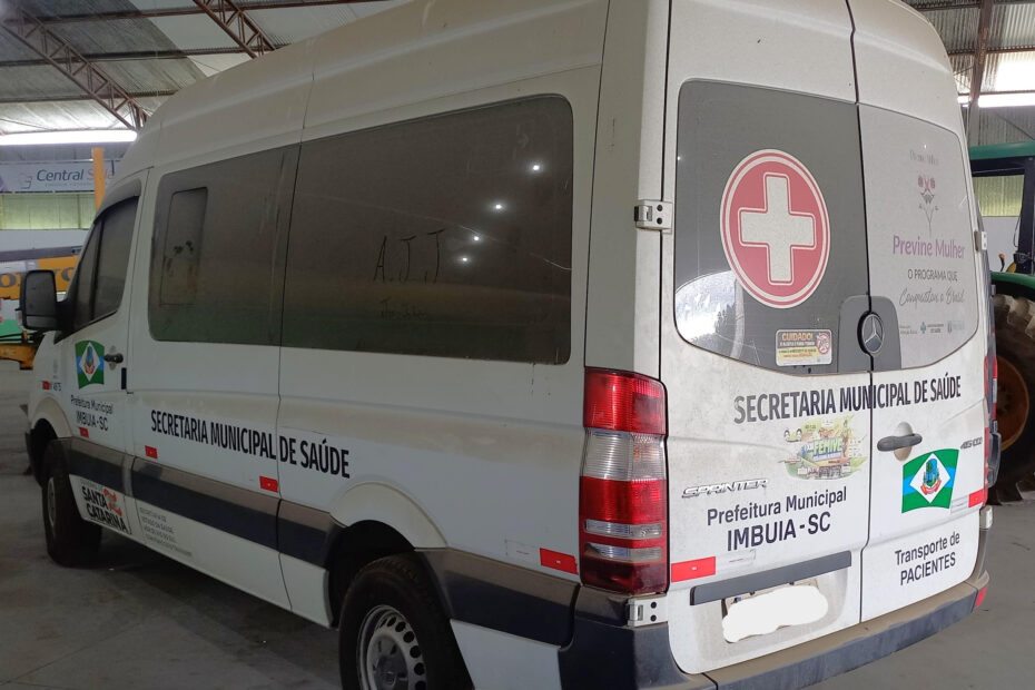 Sprinter, Trator New Holland e picapes no leilão de Prefeitura