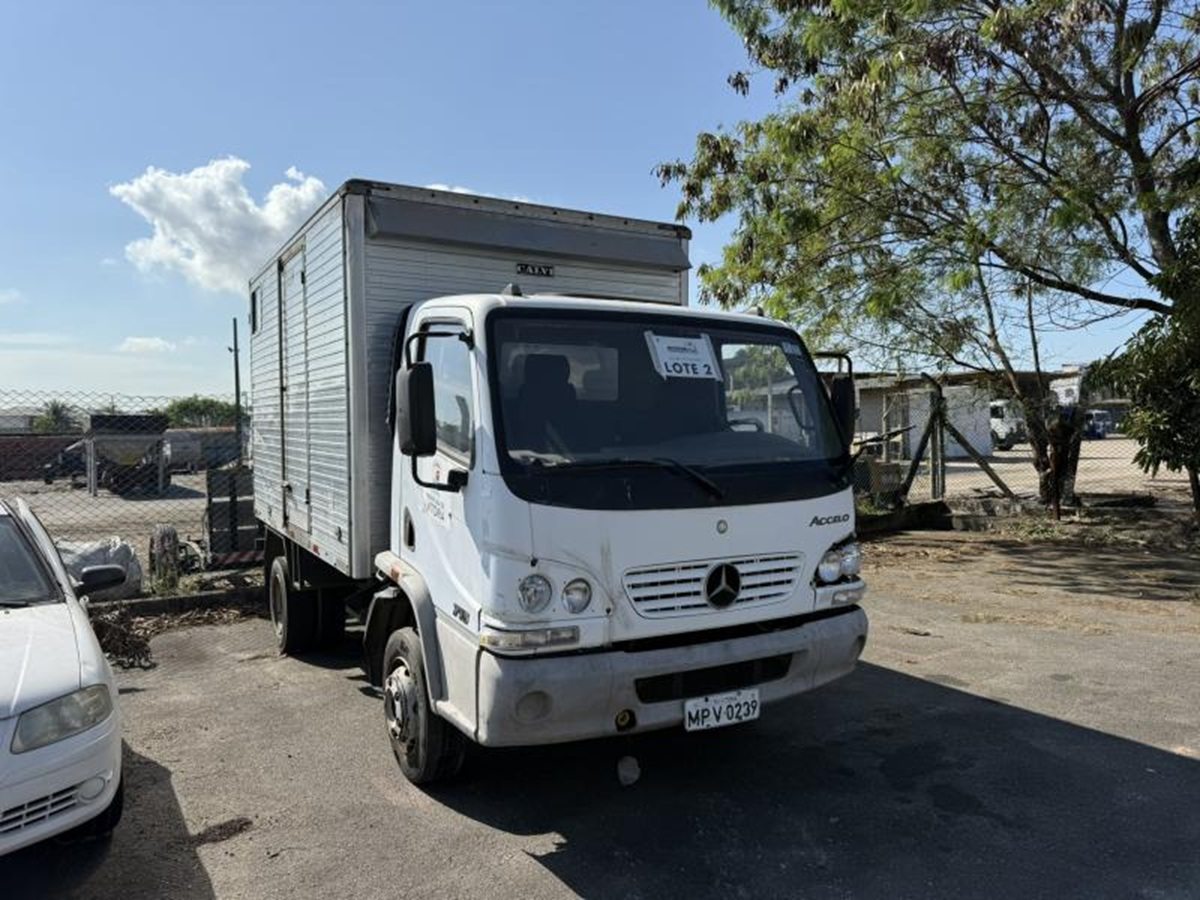 Leilão da Prefeitura de Vitoria tem caminhão ônibus e vans
