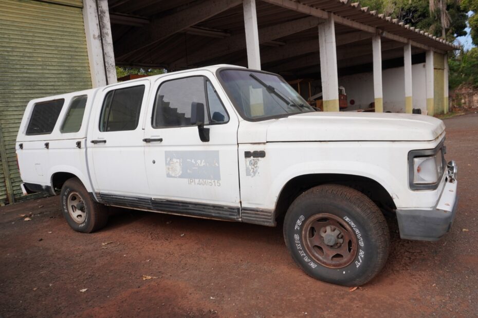 Caminhontes Ford F250 e D20 e caminhões no leilão de frota do governo estadual