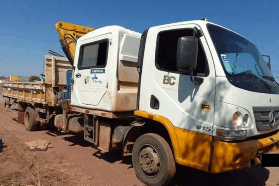 30 caminhões com Munck e Cabine complementar no leilão de construtora