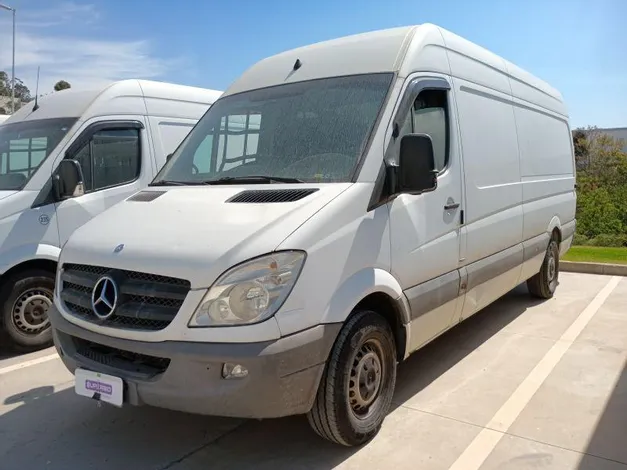 A Cremer realiza leilão de frota com caminhões Mercedes, Sprinter e picapes Furgão seminovos em até 12x no cartão