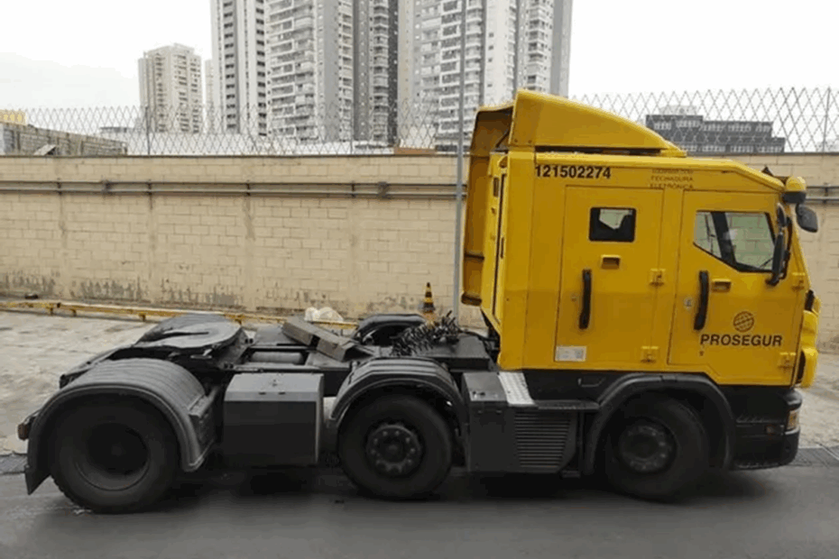 A Prosegur realiza leilão de caminhão Mercedes e Scania Blindados e Semirreboque Baú