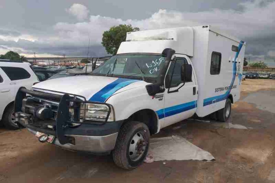Caminhão Ford F4000, Caminhonete Toyota Bandeirante, Sprinter e outras Vans Por R$ 4.300 no leilão do Governo Estadual