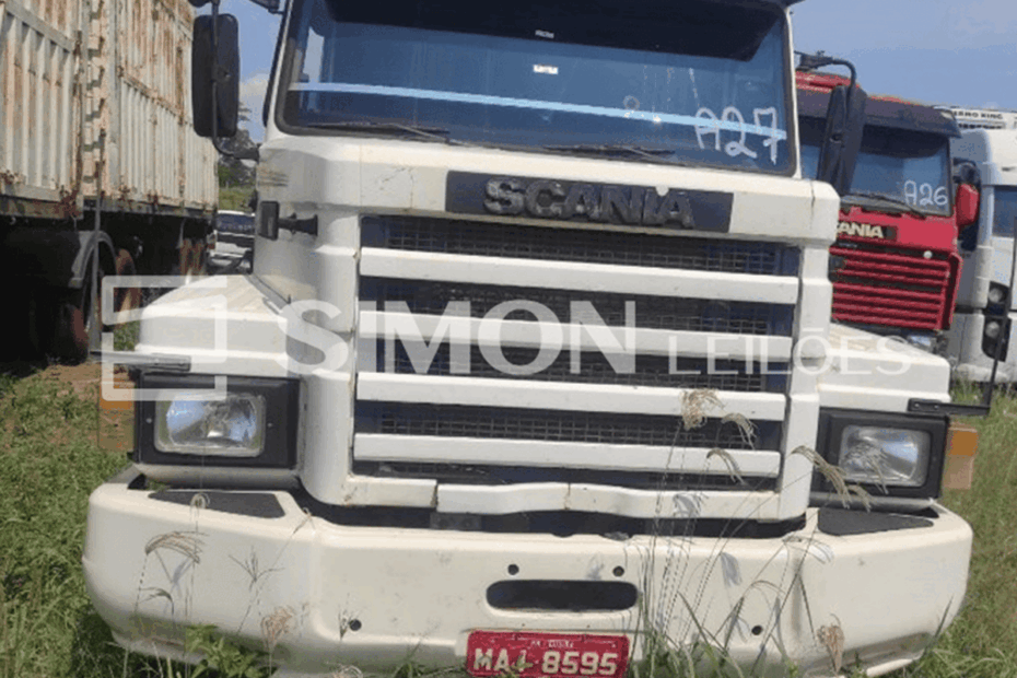 Caminhão Mercedes e Hilux SW4 no leilão do Ministério da Justiça