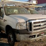 Caminhão Ford F4000, caminhonetes Hilux, Amarok e carros