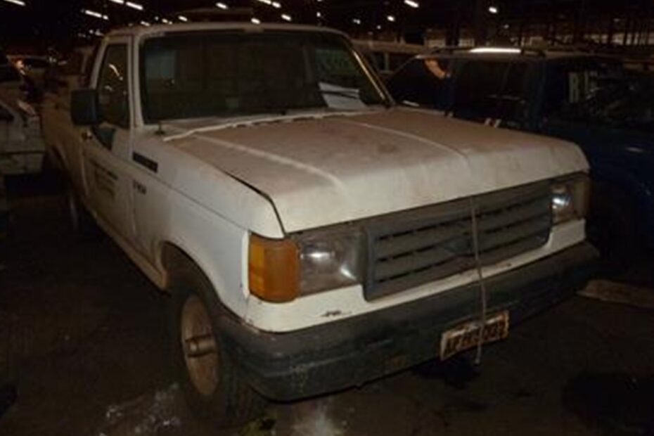 Caminhonetes Ford F1000 a partir de R$ 12.900 no leilão da Prefeitura municipal de Londrina