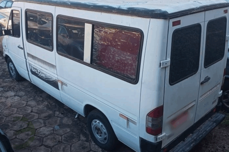 Kombi a partir de R$ 4.800 ônibus Scania e Sprinter por R$ 9.100 e moto por R$ 800 no leilão de viaturas da Polícia Federal