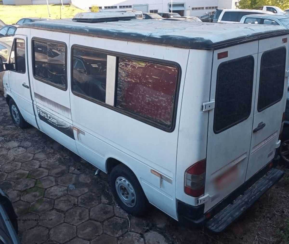 Kombi a partir de R$ 4.800 ônibus Scania e Sprinter por R$ 9.100 e moto por R$ 800 no leilão de viaturas da Polícia Federal