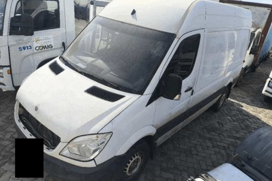 Leilão da TNT tem caminhão Mercedes, Sprinter empilhadeira e motos