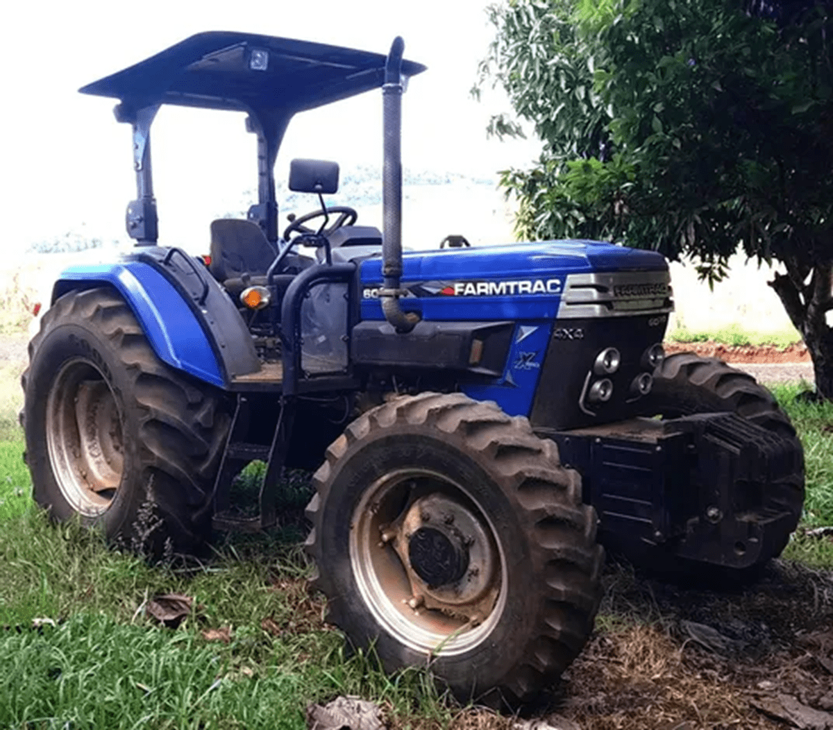 Leilão de Prefeitura no Interior do Paraná tem Kombi, Van, Tartor e Roçadeiras