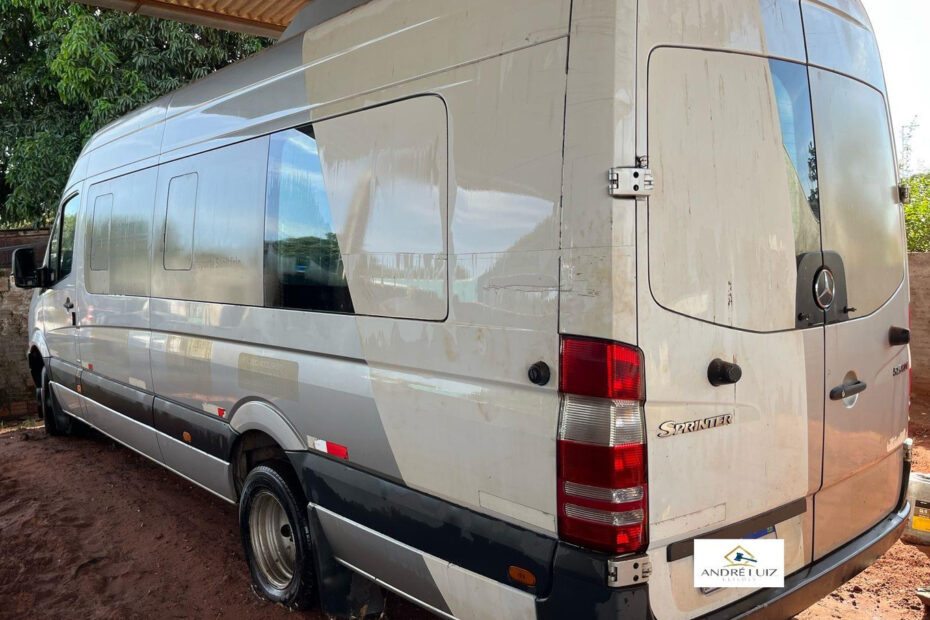 Leilão de Prefeitura tem Sprinter carros e Kombi