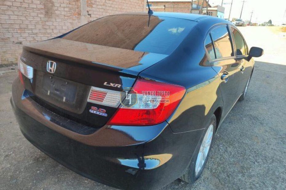 Leilão de apreensões da Polícia Civil tem Van, Picape, carros e motos