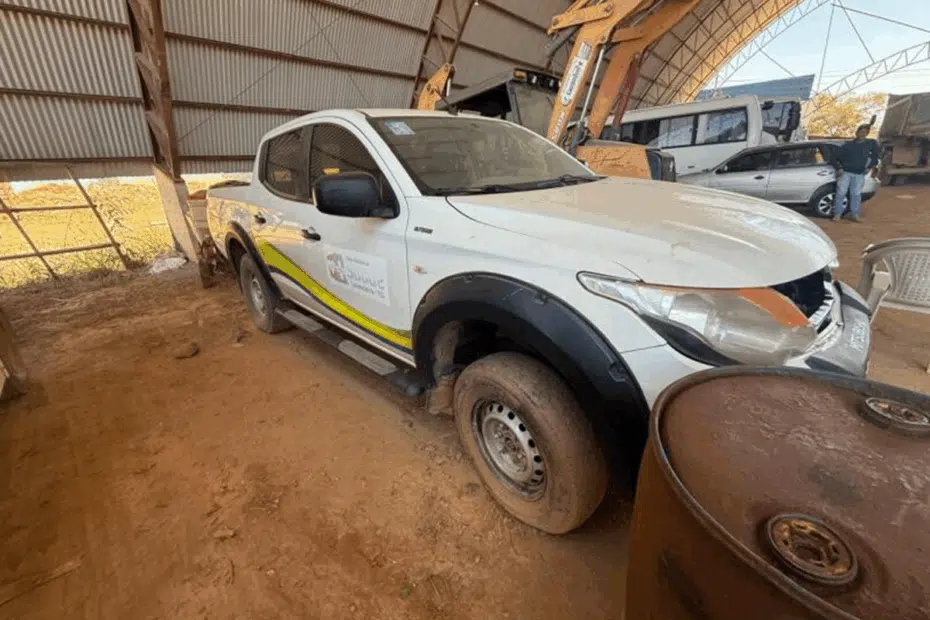 Leilão de prefeitura tem caminhonete, trator carros e motos