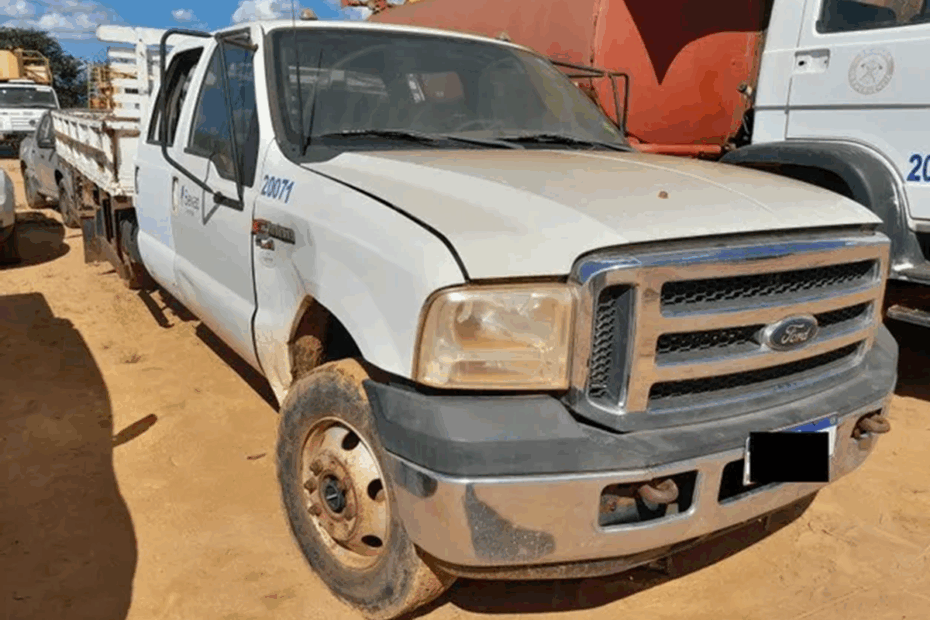 Leilão do Agronégocio tem caminhão Ford F4000, tratores e caminhonetes