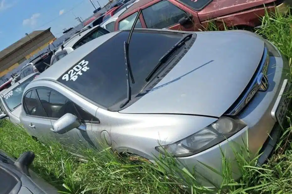 Leilão do Detran-SP tem Honda Civic mais barato que iPhone e Corsa