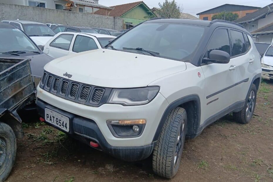 Leilão do Detran tem SUV de luxo 4x4 e outros veículos a partir de R$ 2.870