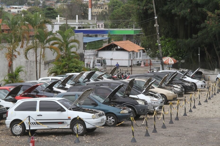 São Gonçalo abre leilão de veículos apreendidos com lances online em outubro