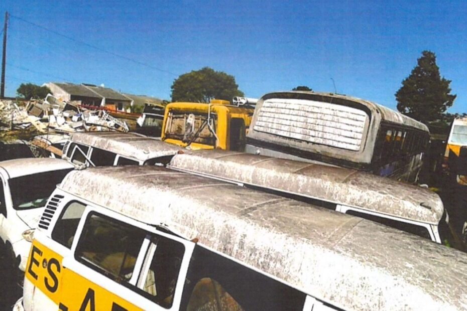 Prefeitura paranaense anuncia leilão com 89 veículos, incluindo ambulância, utilitários e máquinas pesadas