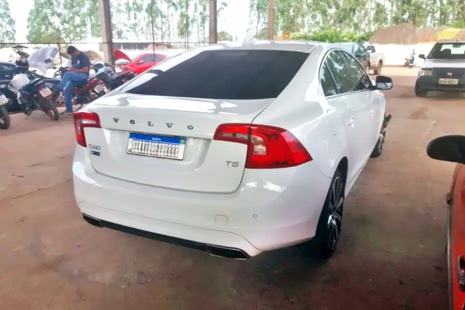 Volvo S60 e moto econômica estão entre os destaques do leilão do Detran-MS com