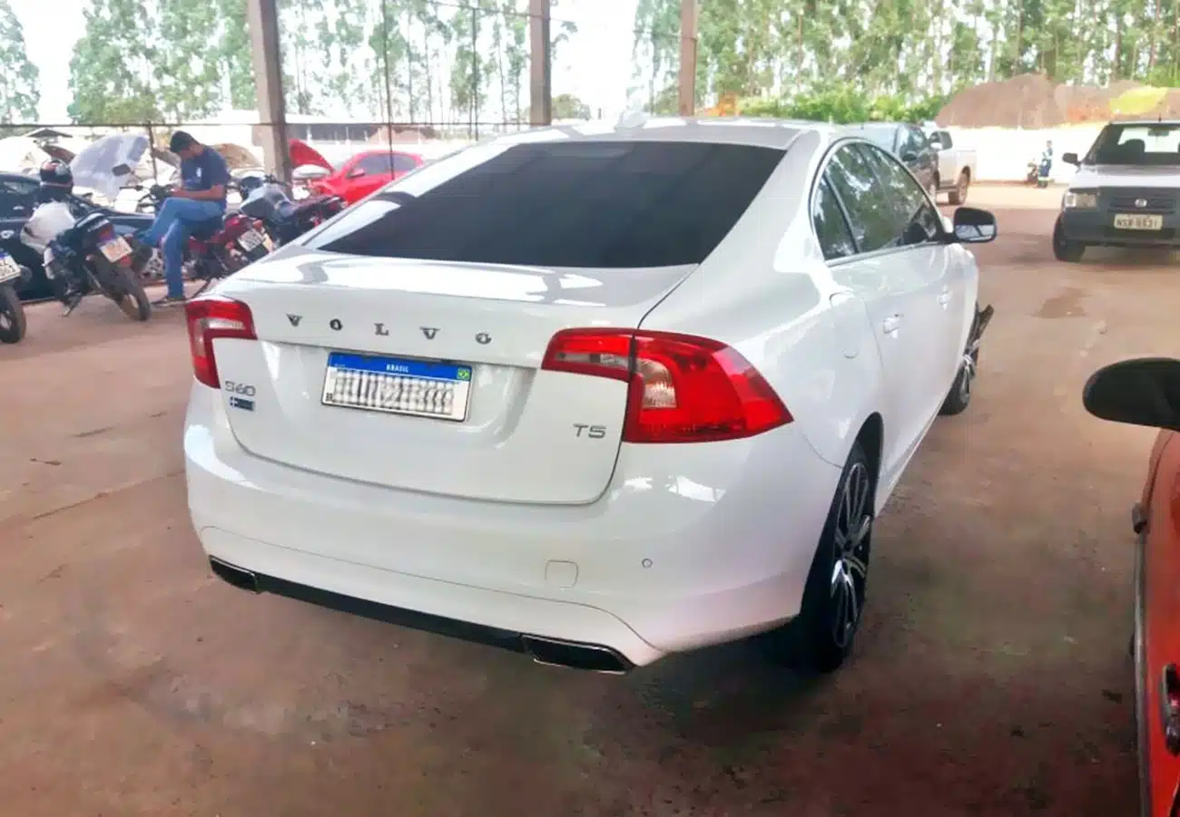 Volvo S60 e moto econômica estão entre os destaques do leilão do Detran-MS com