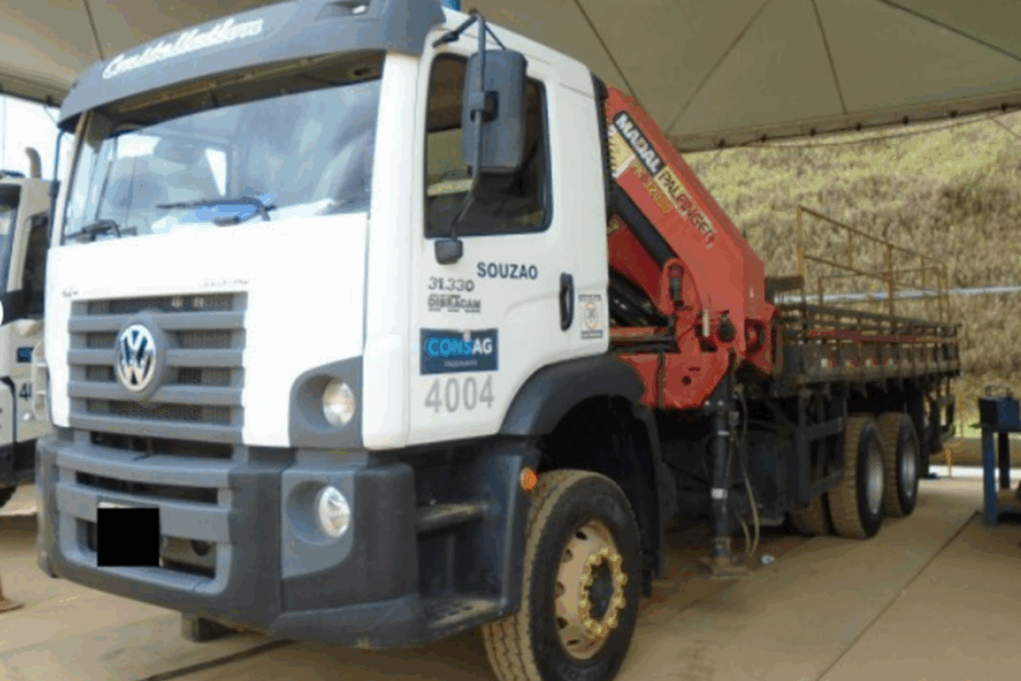 Leilão da empreiteira Andrade Gutierrez tem caminhão guindauto e tratores